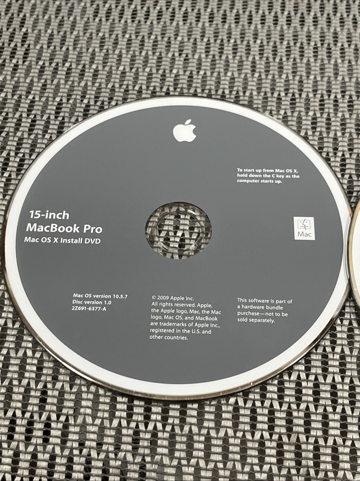 Apple 15-inch MacBook Pro Mac OS X 10.6 Install Applications 2 Disc DVD