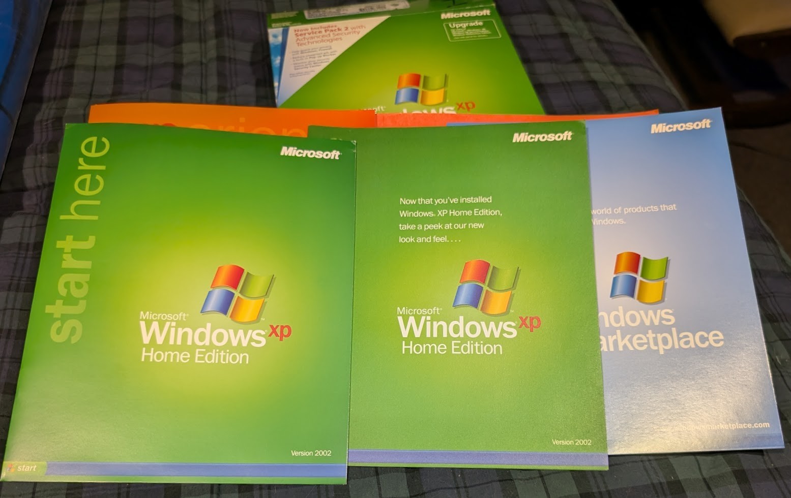 MICROSOFT Windows XP Home Edition Upgrade 2002 SP 2 Disk w/ Product Key & Box