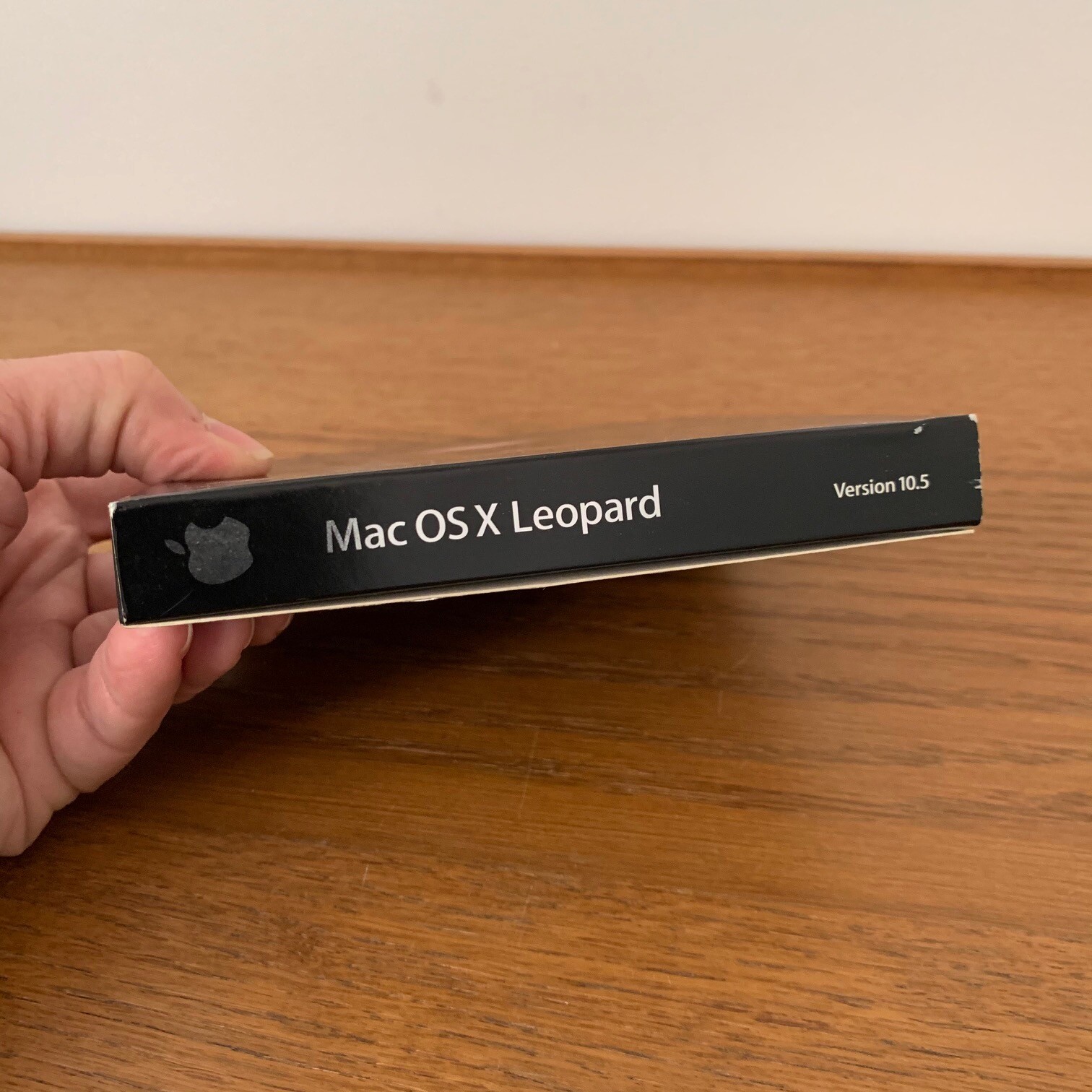 APPLE MAC OS X LEOPARD VERSION 10.5.1  RETAIL INSTALL DVD WITH MANUAL (MB427Z/A)