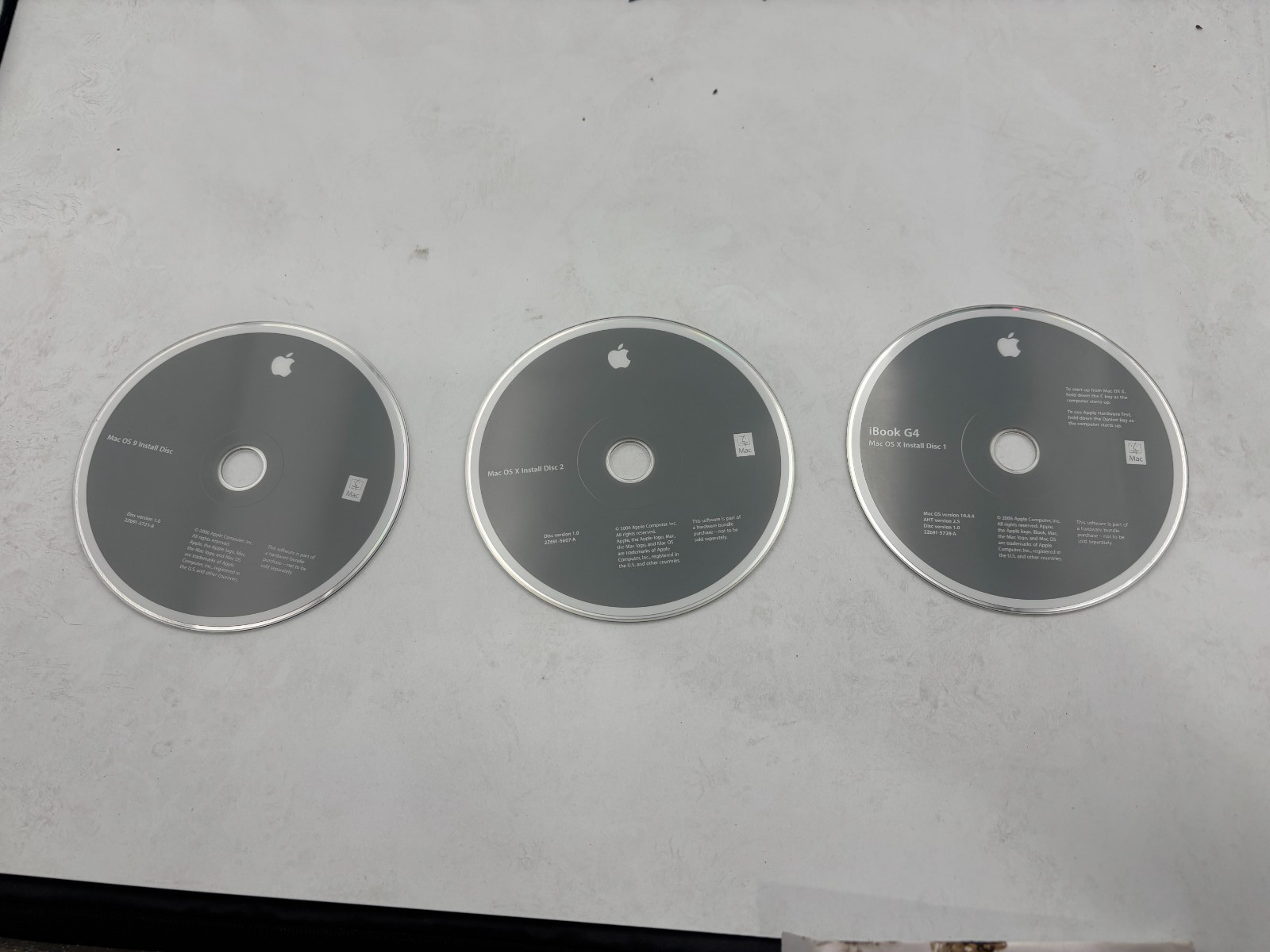 Apple iBook G4 Mac OS X 10.4.4 Install DVD’s 2Z691-5728-A 2Z691-5607-A OS 9 mw
