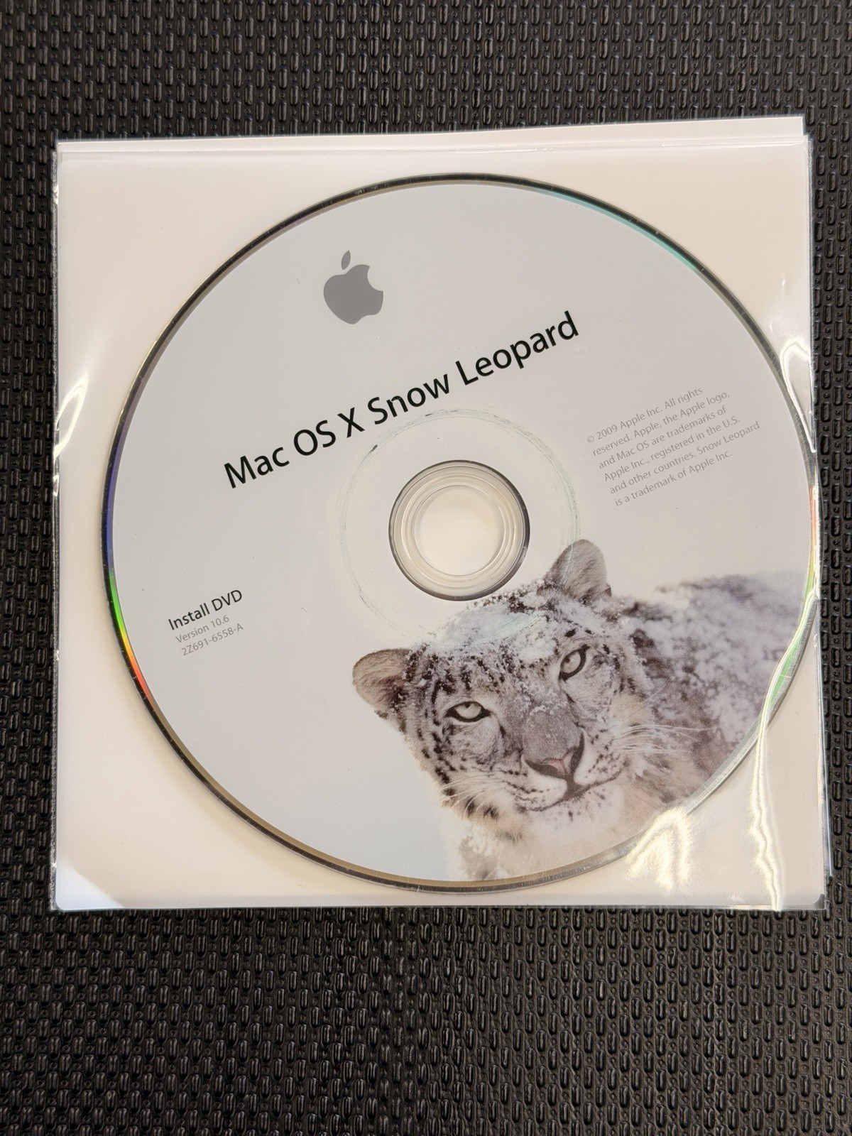 Apple Mac OS X Snow Leopard 10.6 Family Pack MC2242Z/A 5-User Install Disc