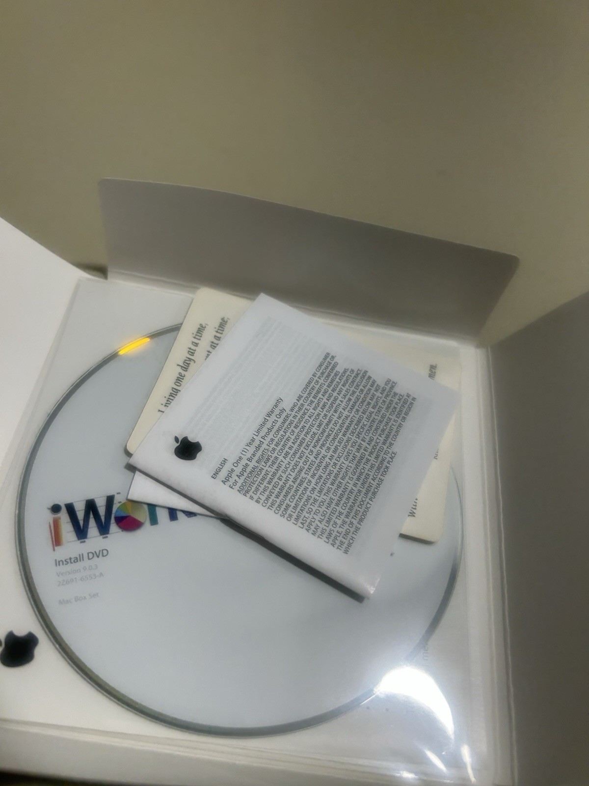 Apple Mac Box Set Includes Mac OS X Office Mac iLife 11 iWork 09 MC680Z/A