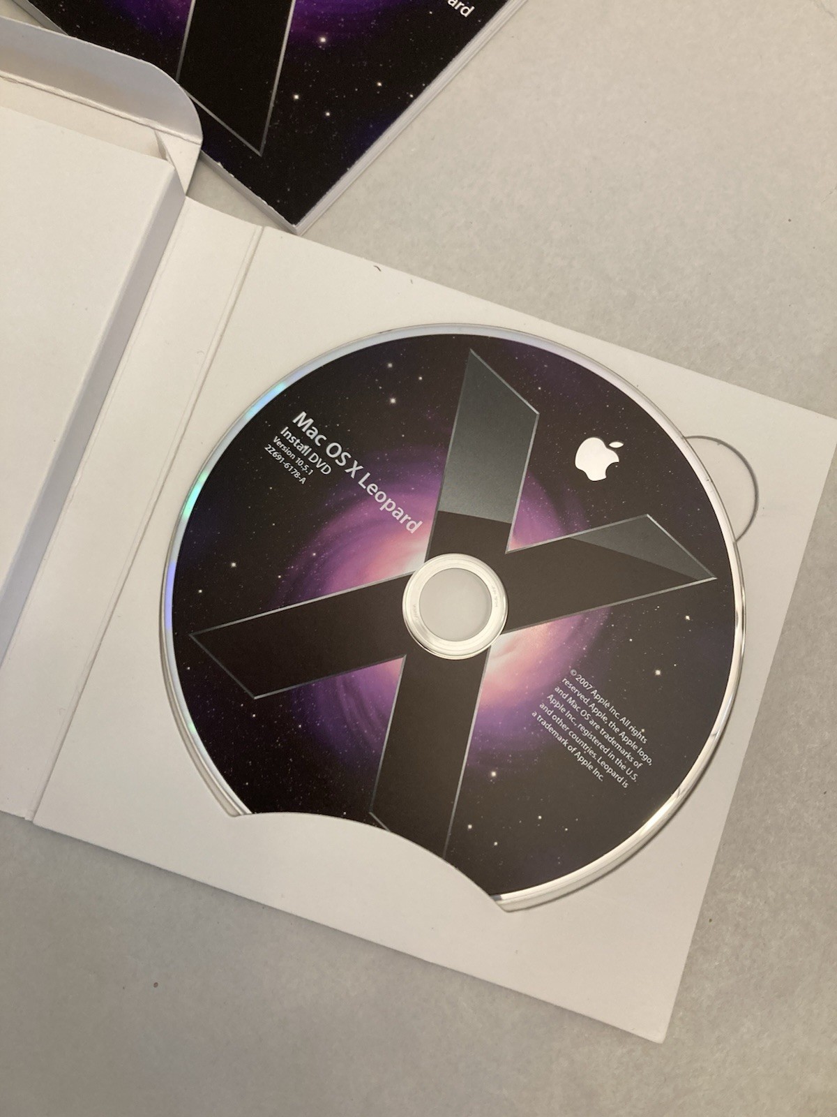 Apple Mac OS X Leopard Retail Install DVD w/Manual MB427Z/A, v10.5.1