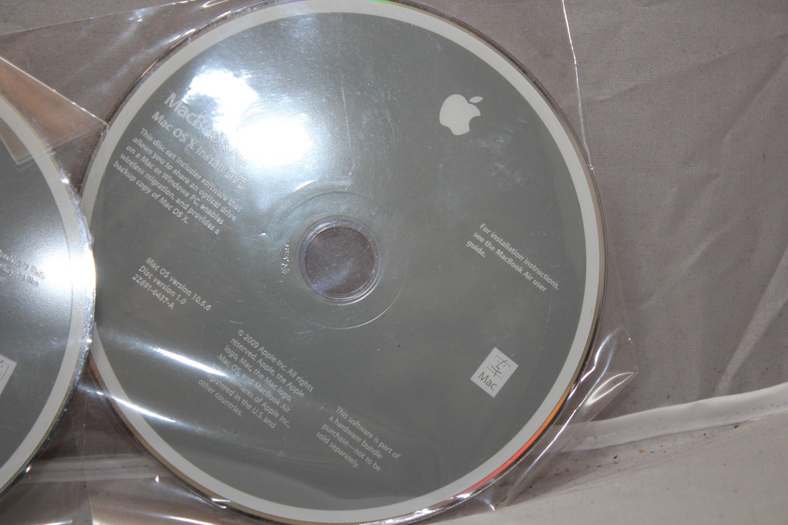 13-inch Apple MacBook Pro Install DVD & Applications DVD with System 10.5.6 OEM