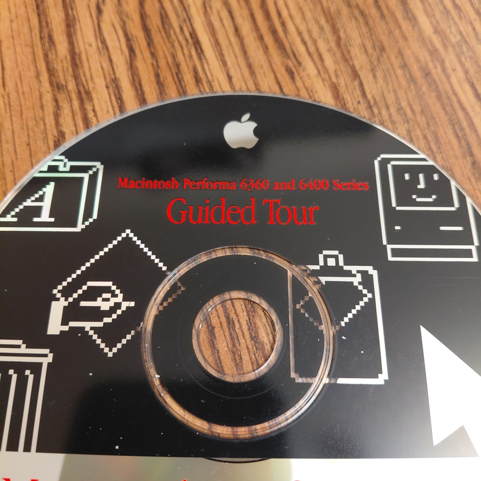 Macintosh Performa 6360 and 6400 Guide Tour CD 691-1212-A 1996