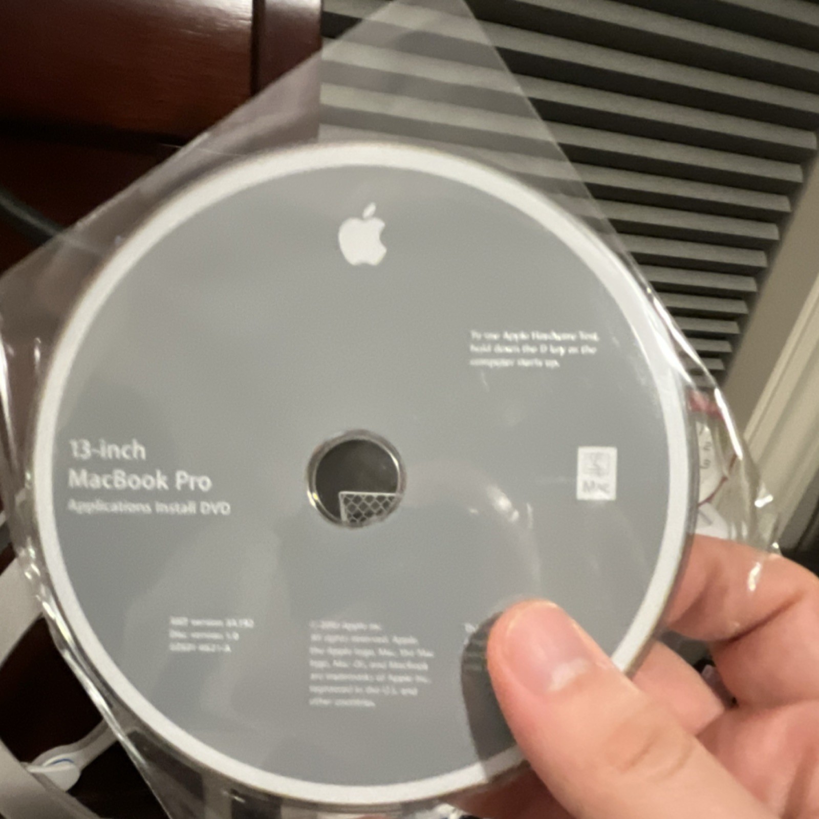 Apple 13-inch MacBook Pro Mac OS X 10.6.3 Operating System & Applications DVD