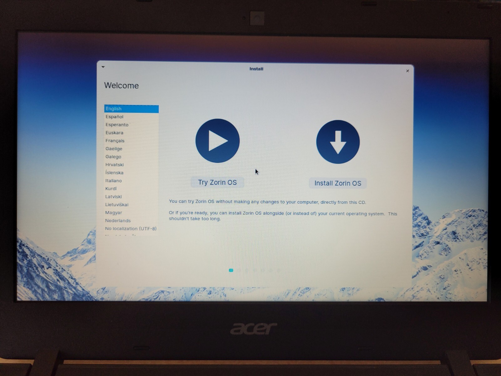 Zorin OS 16.2 Lite 64x Bootable Linux on 32G USB Stick!