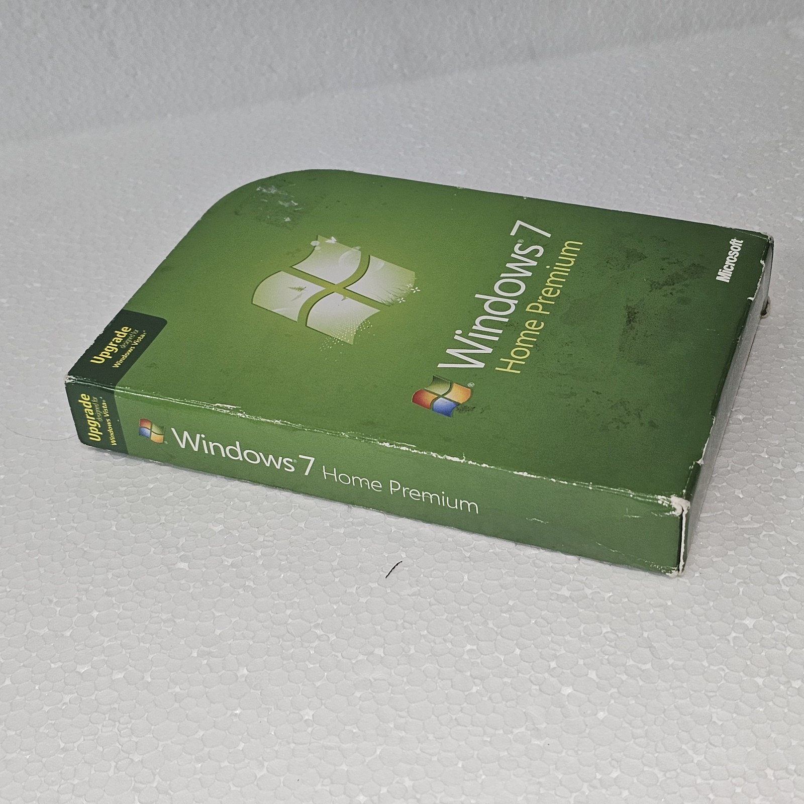 2 CDs Microsoft Windows 7 Home Premium Vista Upgrade 32 & 64 Bit + Product Key