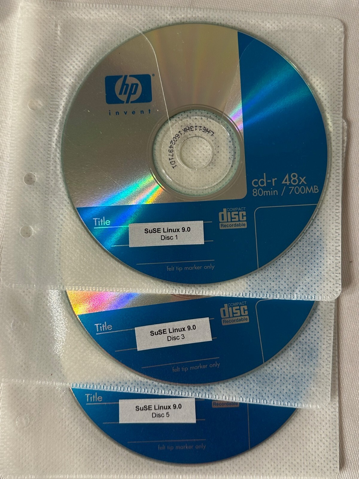 LOT of Three Linux OS – Redhat Linux 7.3 – Mandrake 10.0 – SuSE Linux 9.0 – CDR