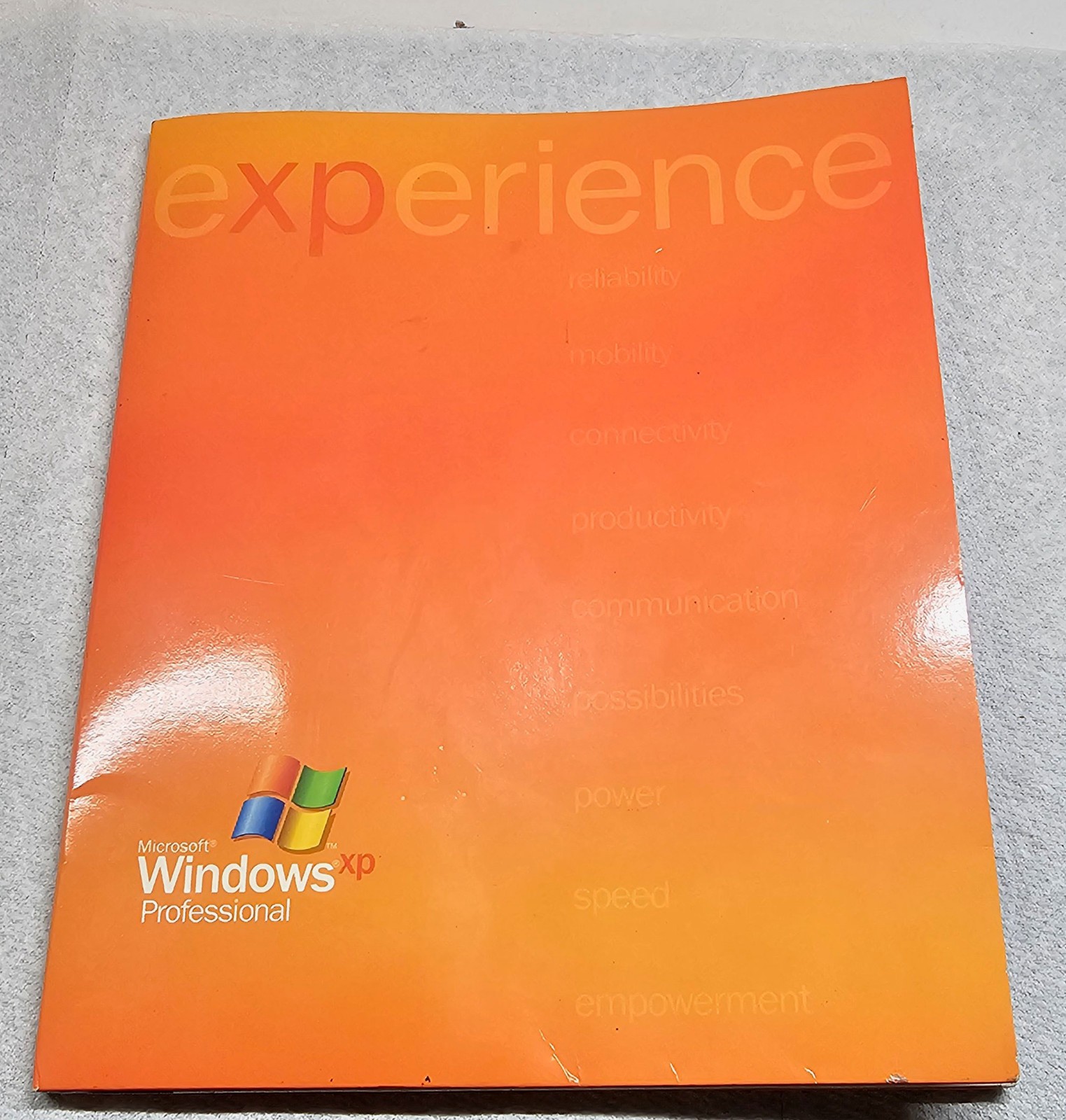 Microsoft Windows XP Professional V. 2002 CD Disk, Binder, Books, Key
