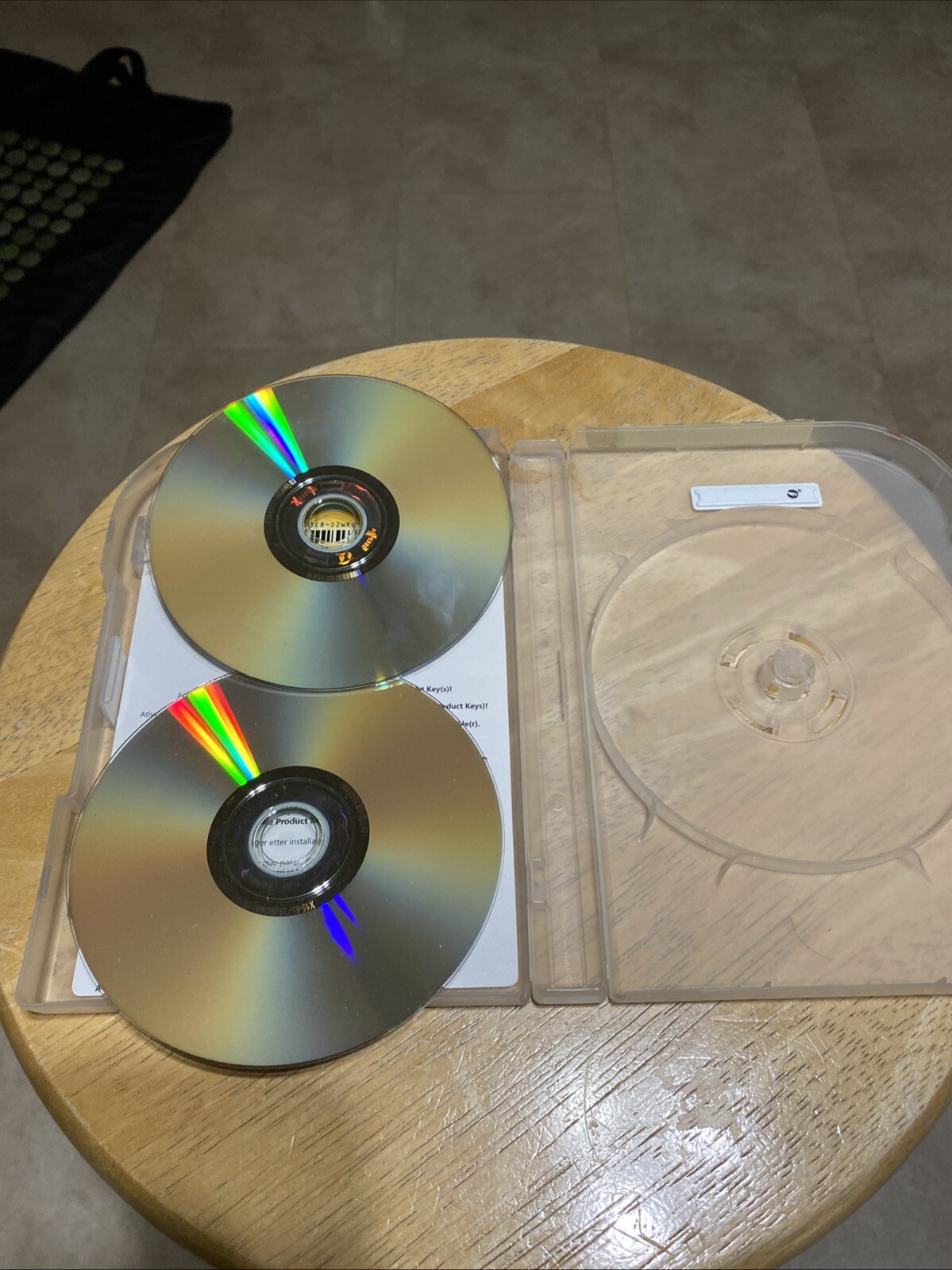 Microsoft Windows 7 Home Premium Upgrade Family Pack 3 Users 32 & 64 Bits/Code