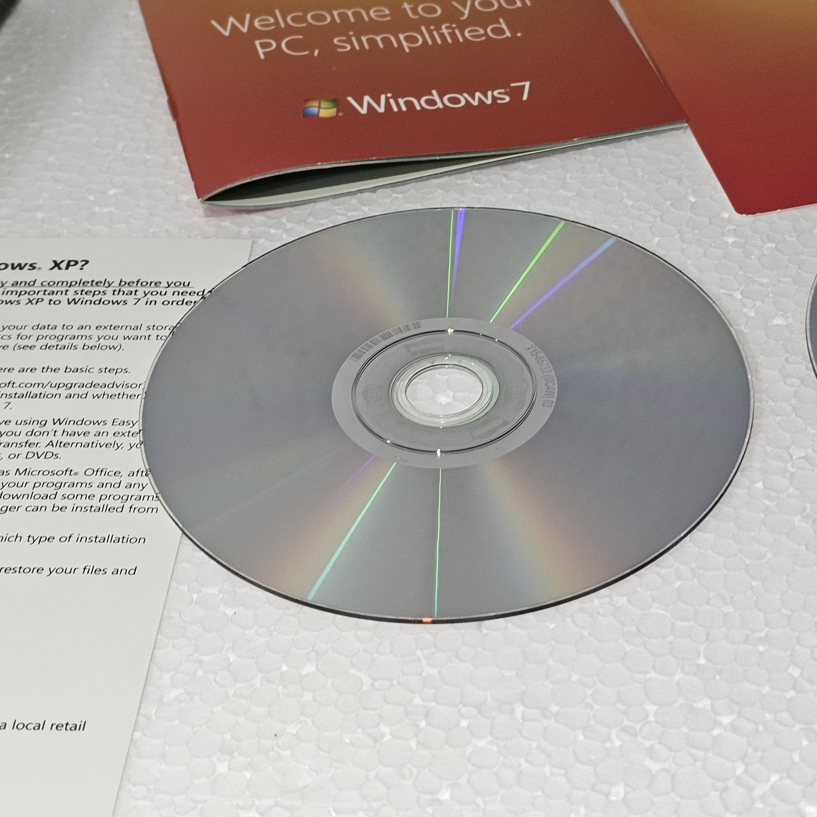 2 CDs Microsoft Windows 7 Home Premium Vista Upgrade 32 & 64 Bit + Product Key