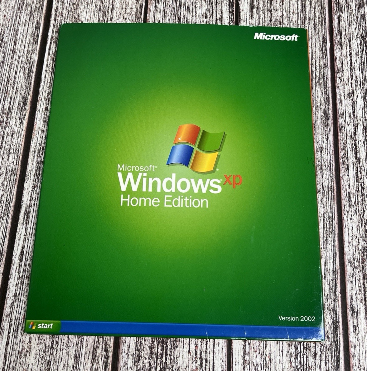Windows XP Home Edition Upgrade w/ SP2, Complete w/o Box Microsoft 2002