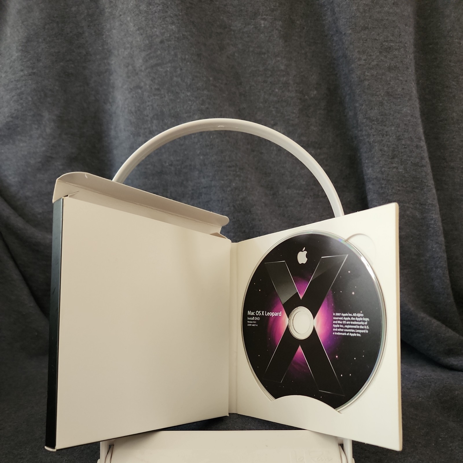 Apple Mac OS X Leopard Version v10.5 Install DVD + manual MB022Z/A family pack