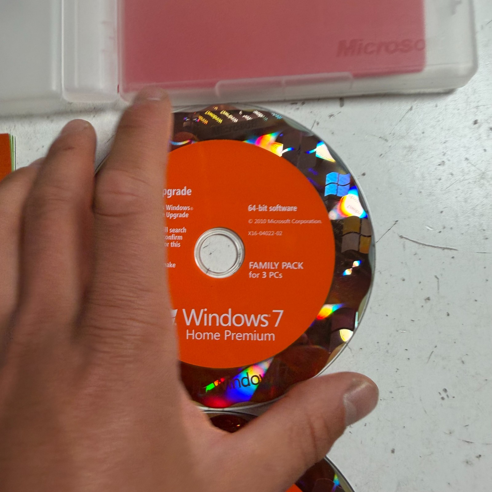 Microsoft Windows 7 Home Premium Upgrade Family Pack (3 PCs, 32/64-bit)