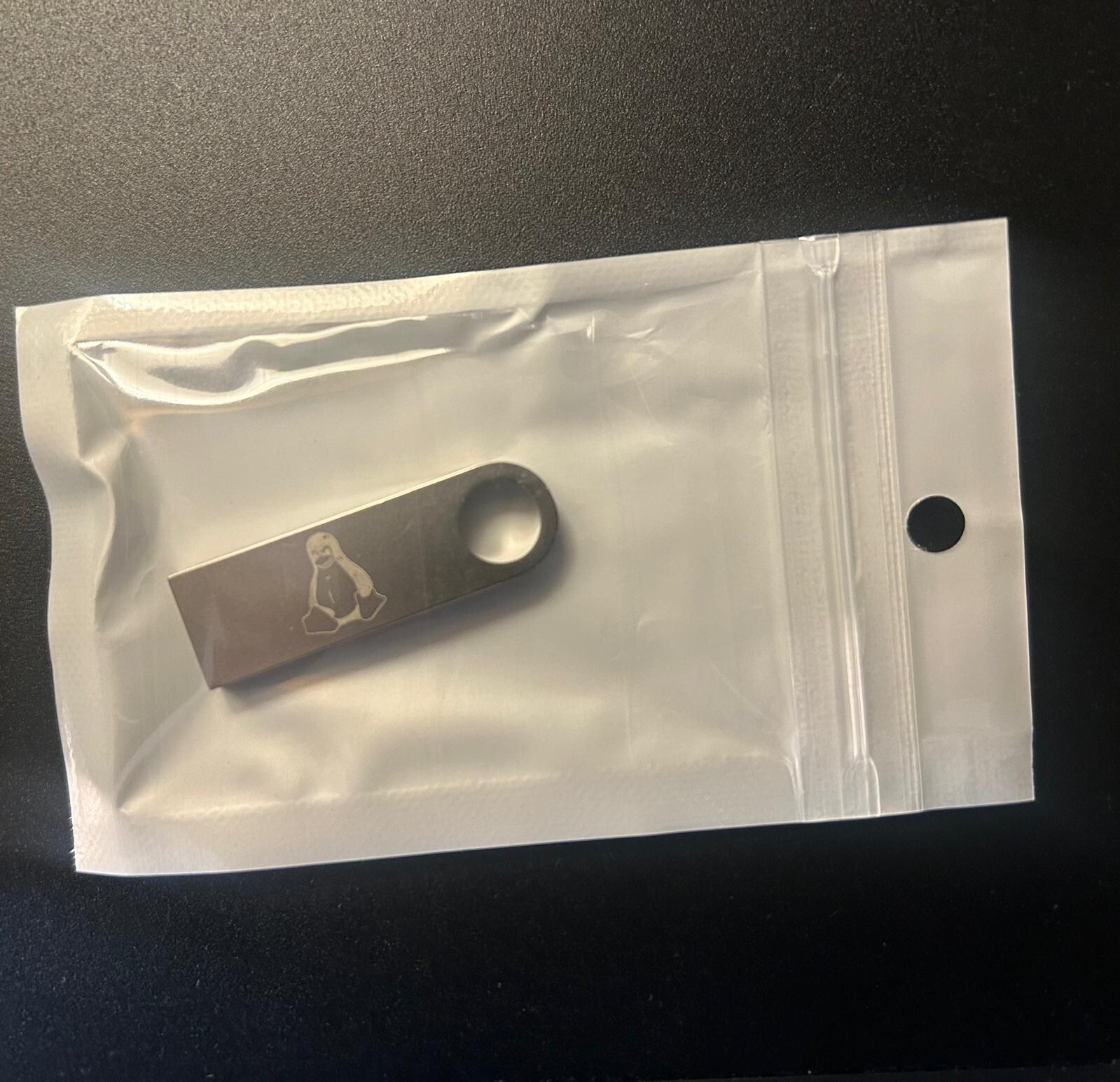 Zorin OS 17.3 Bootable USB Flash Drive with Tux Logo (2025)