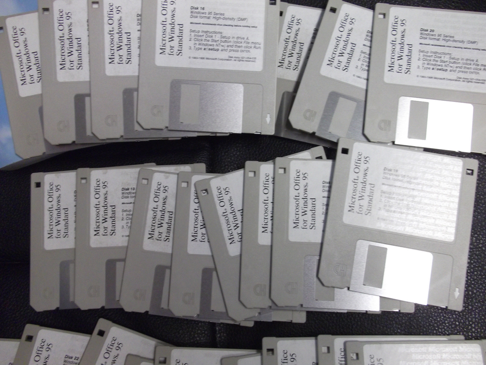 MICROSOFT WINDOWS OFFICE STD 95 UPG VINTAGE SOFTWARE 3.5″ DISKS LAST ONE QTY-1