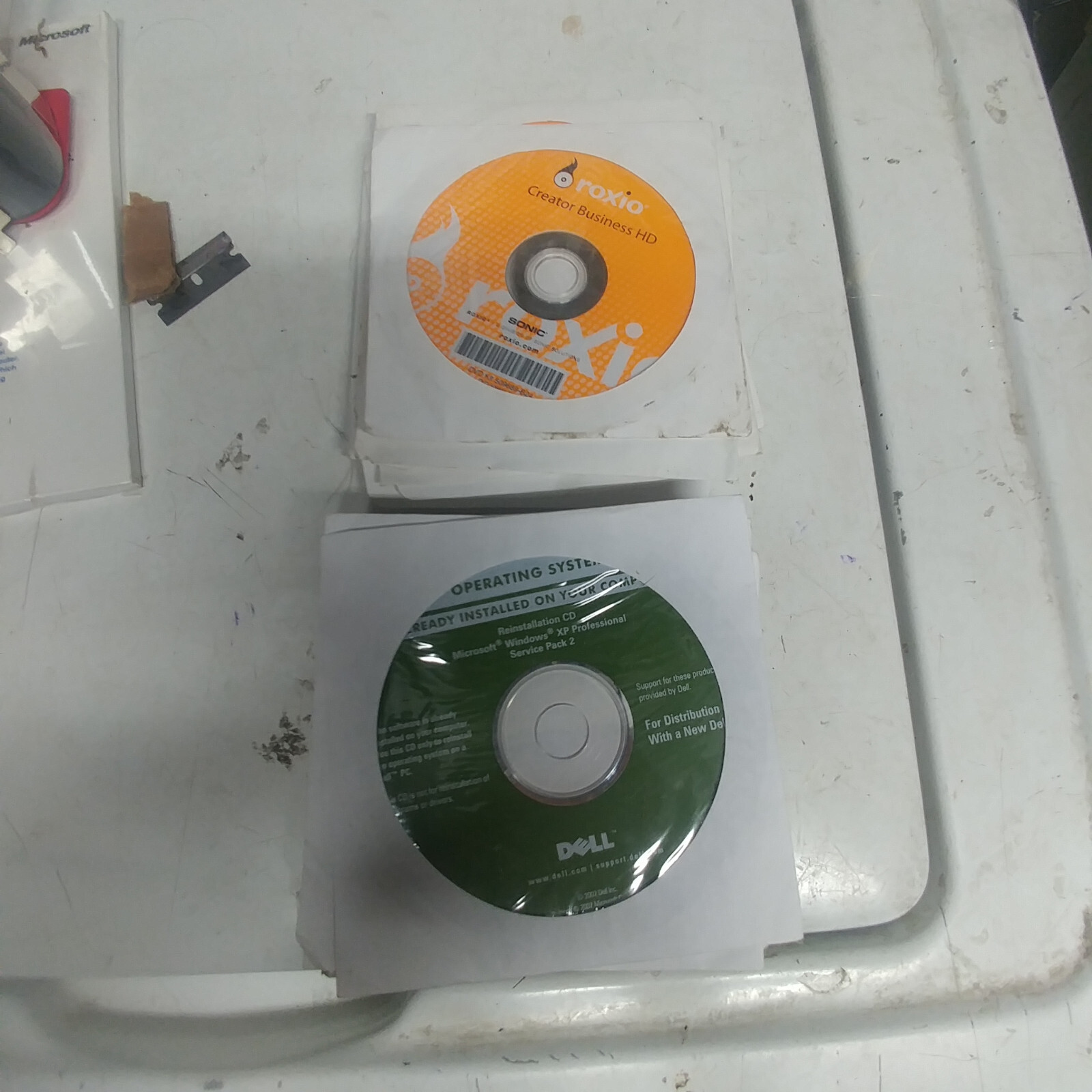 Dell reinstallation CD Microsoft Windows, XP Pro SPK2 w Roxio Creator Buss HD