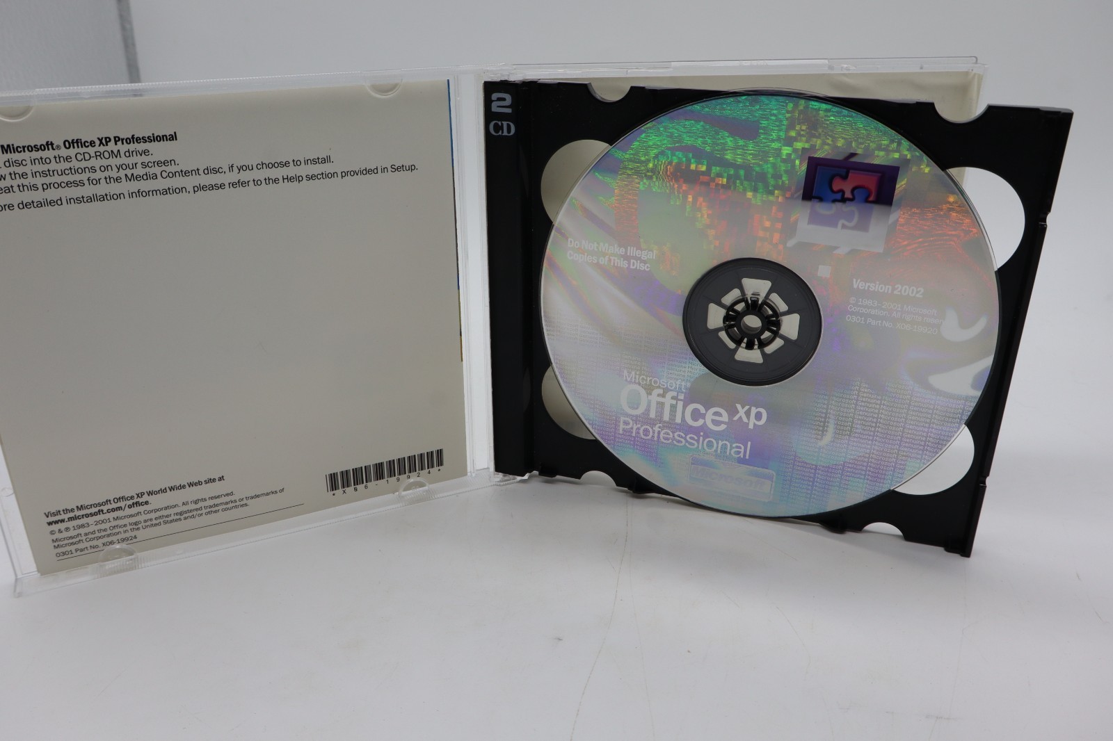 Microsoft Windows XP Professional Upgrade Version 2002 w/ Case, CD & Product Key