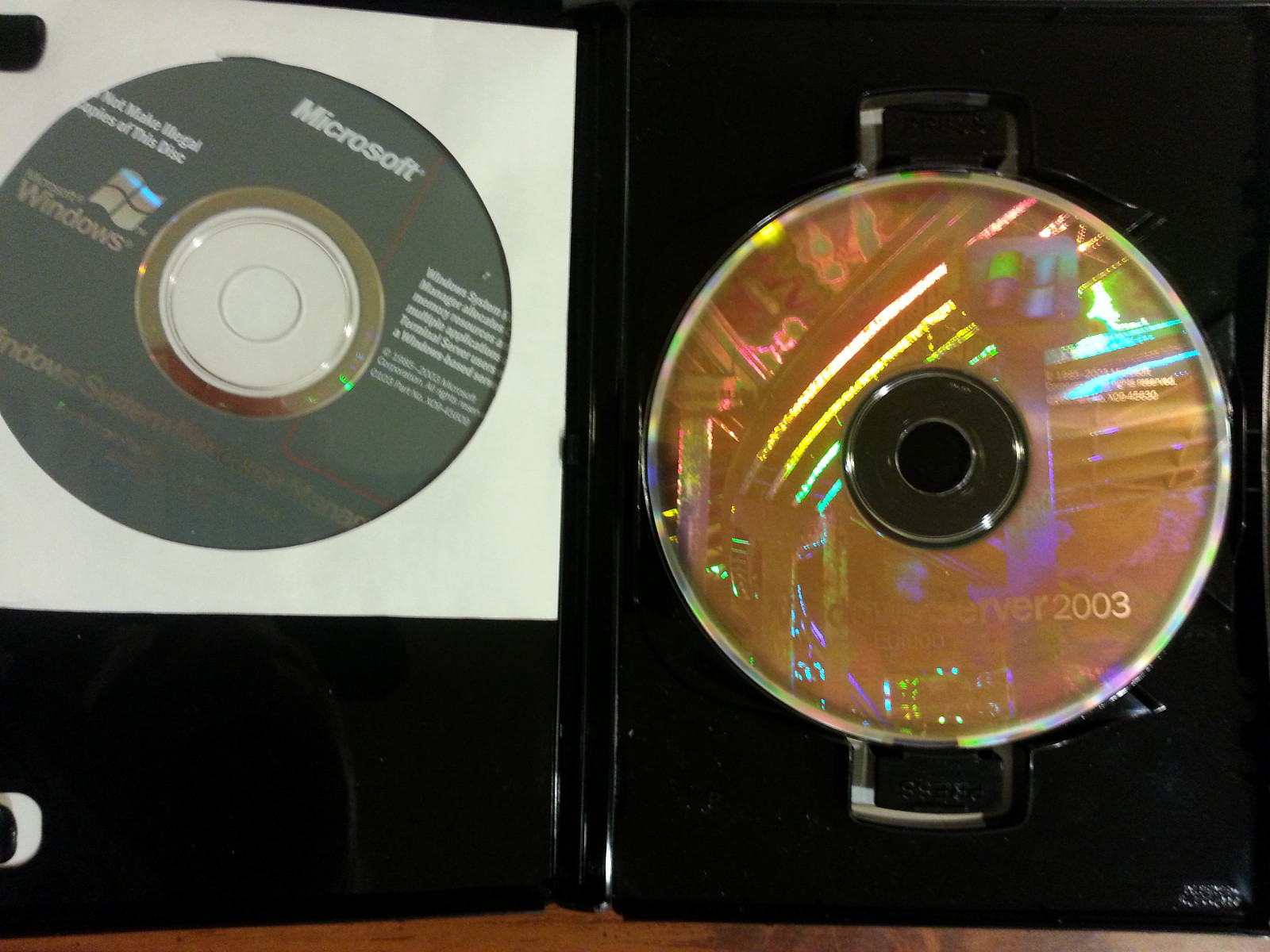 Microsoft Windows Server 2003 Enterprise x86 25 CAL RETAIL Commercial P72-00001