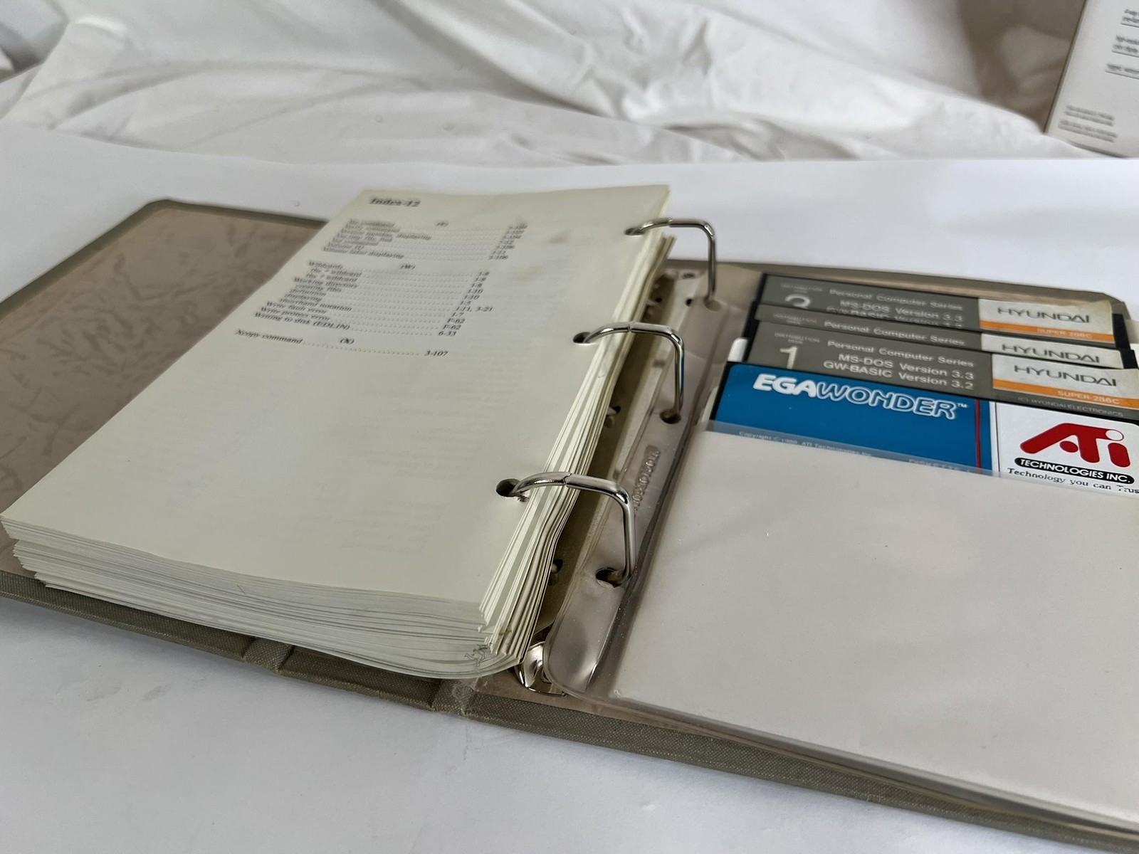 Vintage Microsoft MS-DOS Version 3.3 5.25 Floppy Disk Set Binder Manual Hyundai