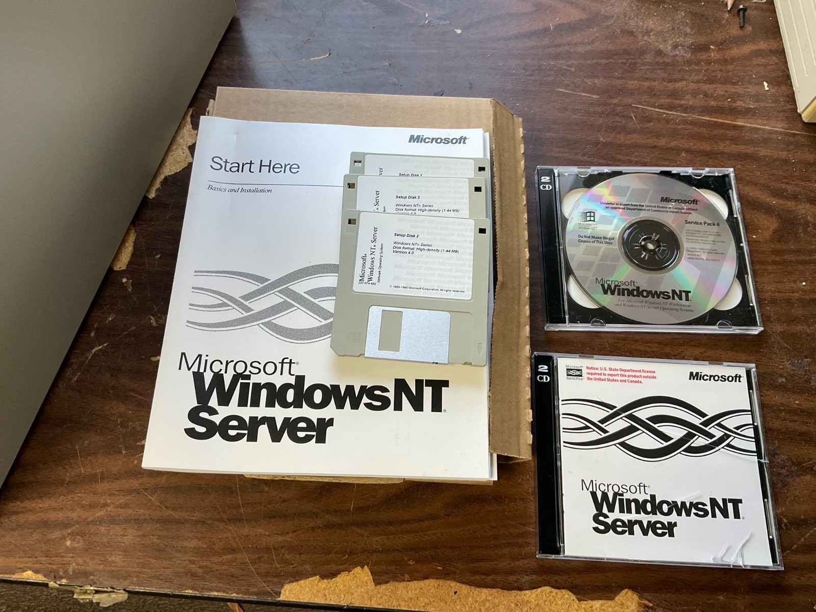 Windows NT Server 4.0 and NT Workstation 4.0 OS on CD’s and Diskette -SOLD AS IS