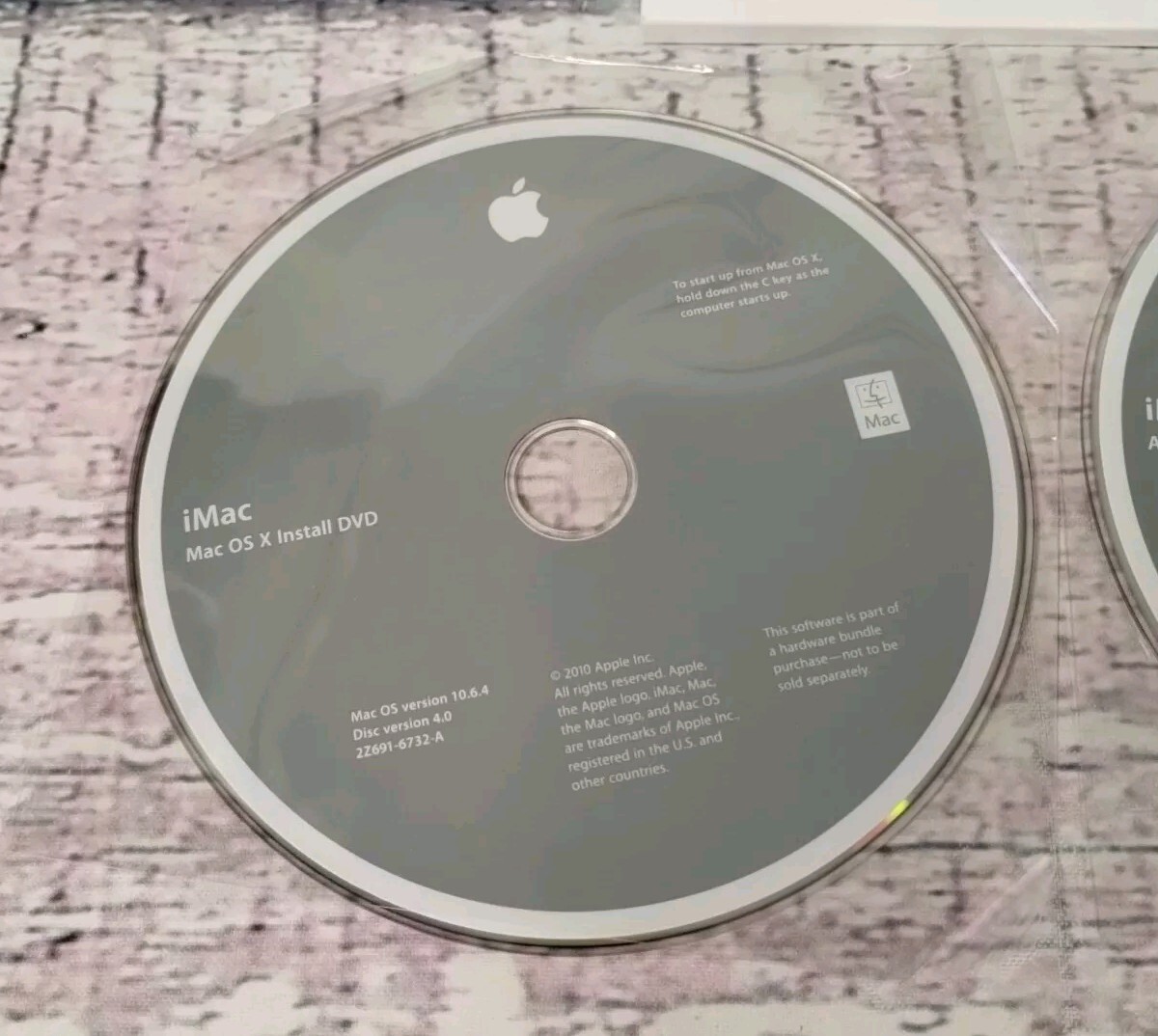 Apple MacBook Pro Mac OS X 10.6.4 & Application Install Discs ONLY w/ iWork Disc