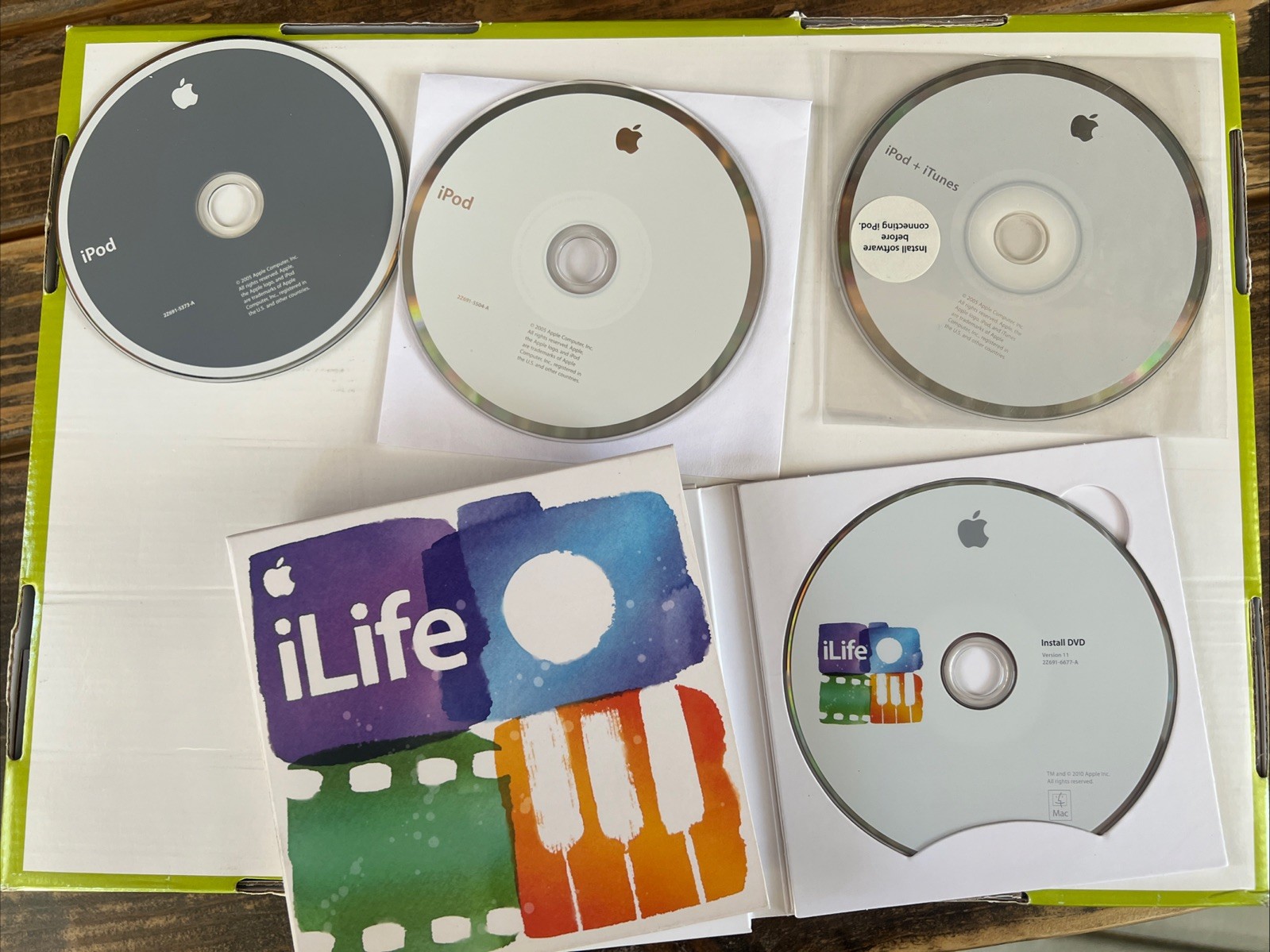 Lot APPLE iPod + iTunes Installation Software CDs 2005 & I Life Version 11 2010