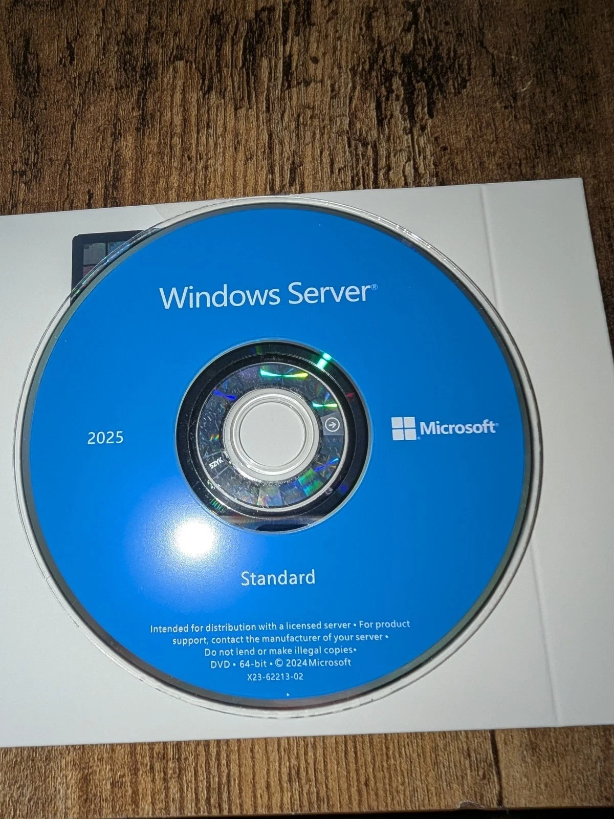 Microsoft Windows Server 2025 Standard, 24 Core License, OEM Kit, DVD/COA