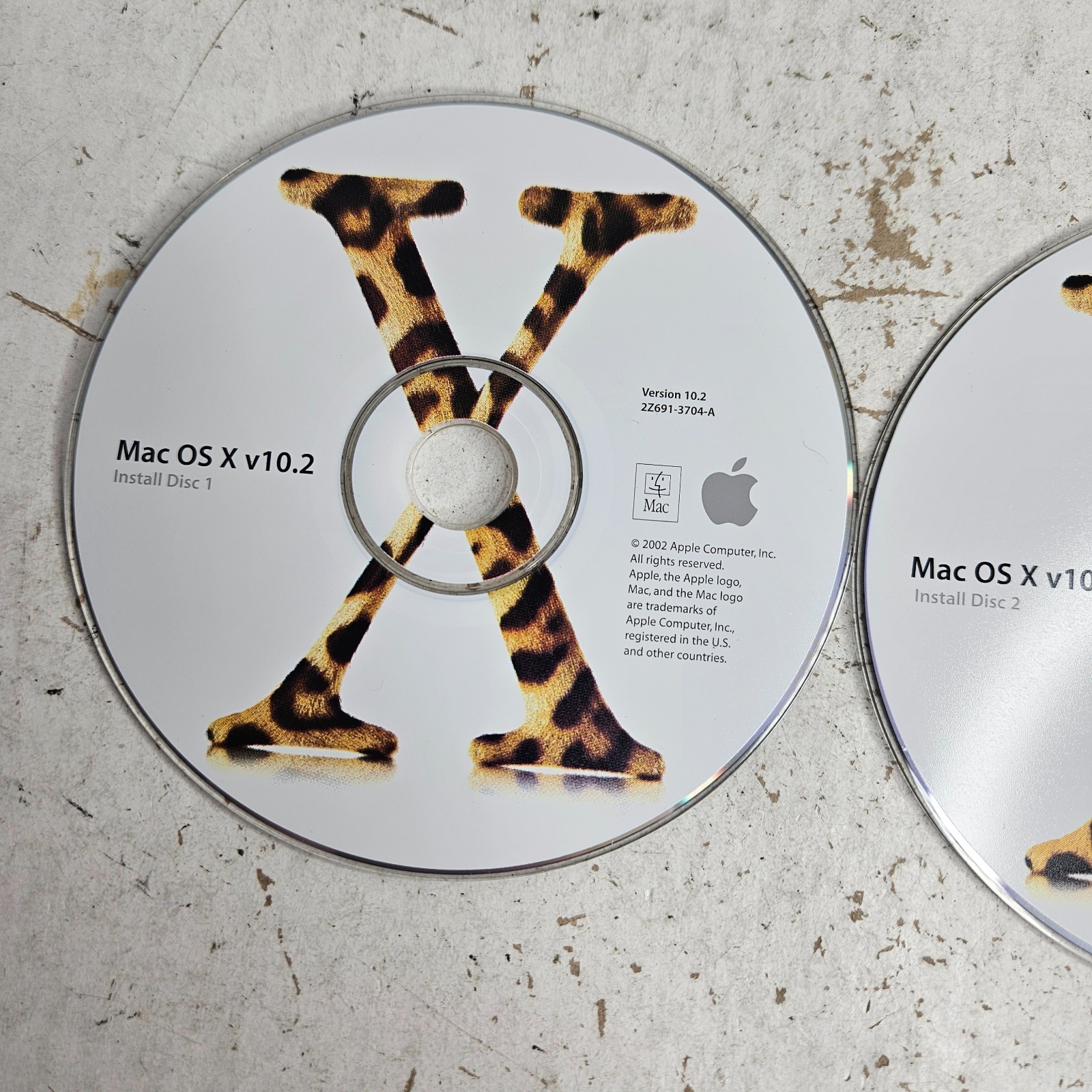 Apple Mac OS X v10.2 Jaguar Operating System 2-Disc Set 22691-3706-A