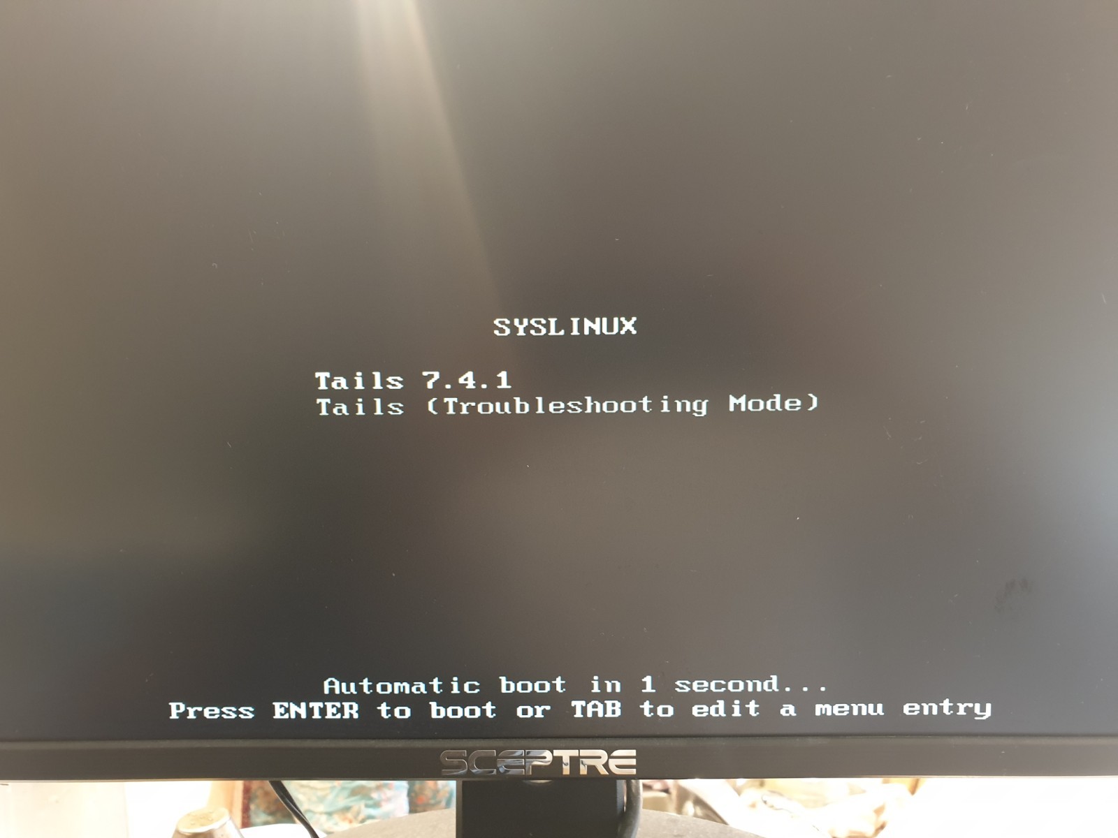 Linux Tails 7.4.1, 64-bit, Bootable Live USB Flash Drive – Leave No Trace