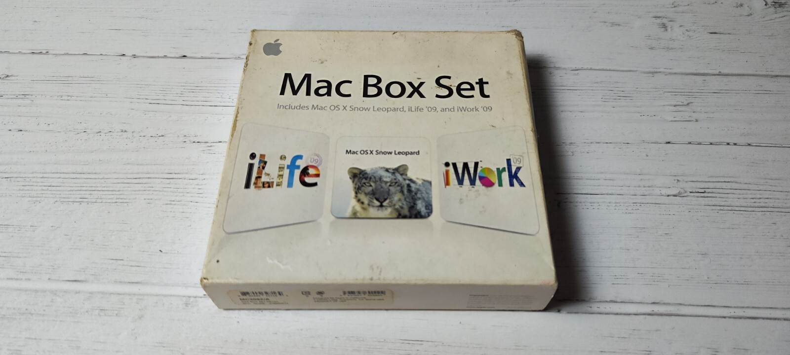 Apple Mac Set Includes Mac OS X Snow Leopard iLife 09 iWork 09 MC209Z/A w/ OS X