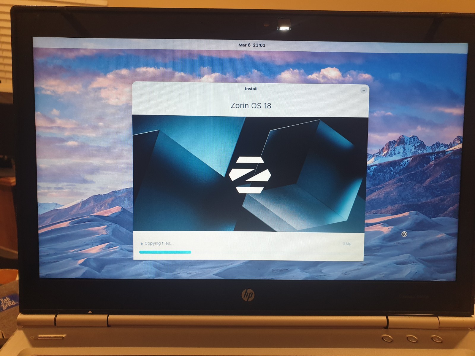 Linux Zorin OS 18 Core, 64-bit, Bootable Live and Install USB Flash Drive
