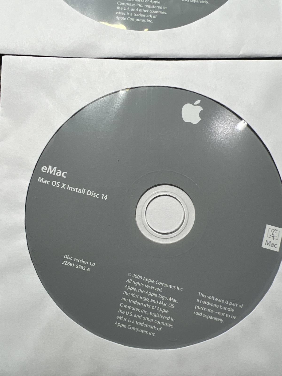 eMac Mac os x install disc 12-20 Disc Version 1.0 2006 Apple Computer Software
