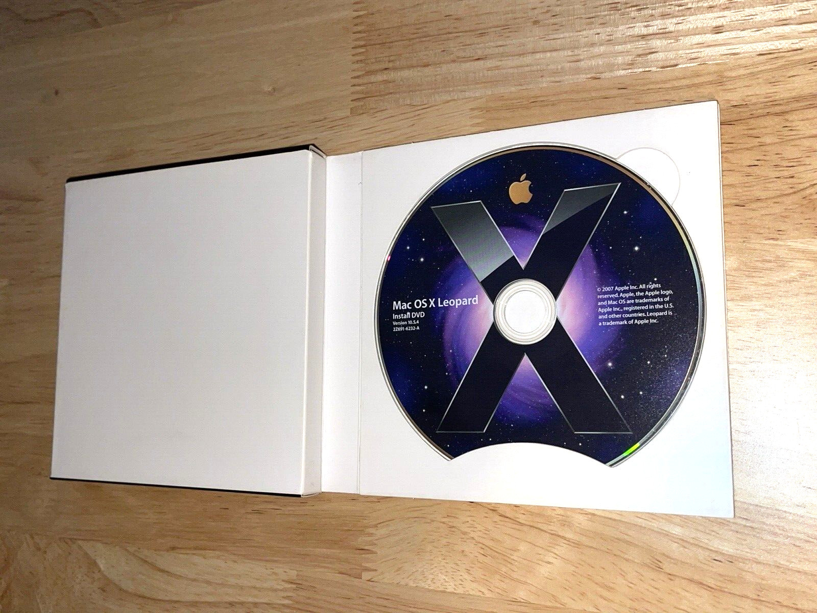 Apple Mac OS X 10.5.4 Leopard Operating System Software DVD MB576Z/A