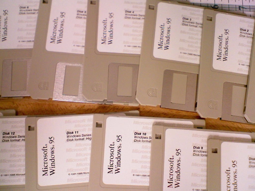Full Version Microsoft Windows 95 OS 3.5″ Floppy MS-DOS PCs 1995 USA HTF