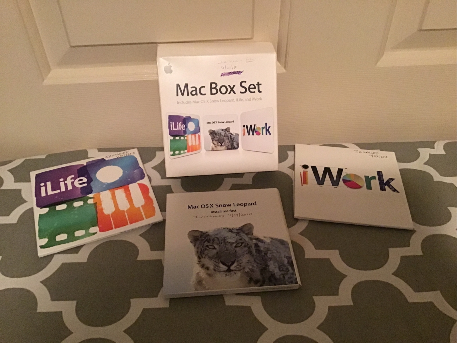 Mac Box Set: OS X Snow Leopard, iLife, and iWork, MC680Z/A