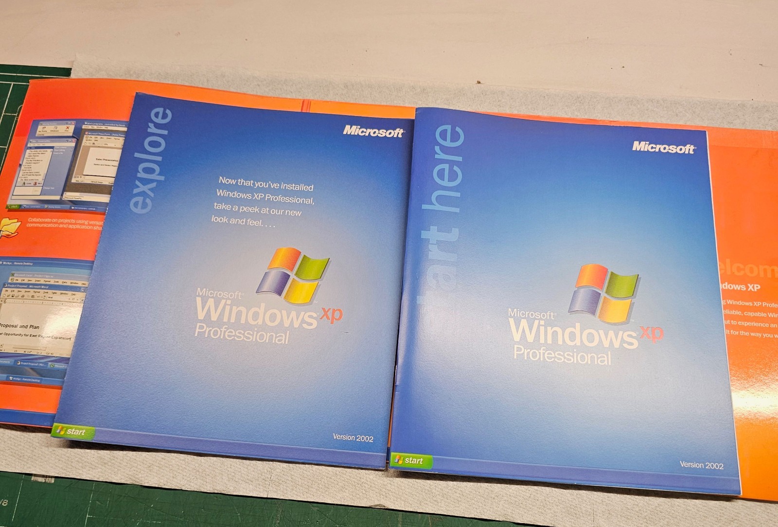 Microsoft Windows XP Professional V. 2002 CD Disk, Binder, Books, Key