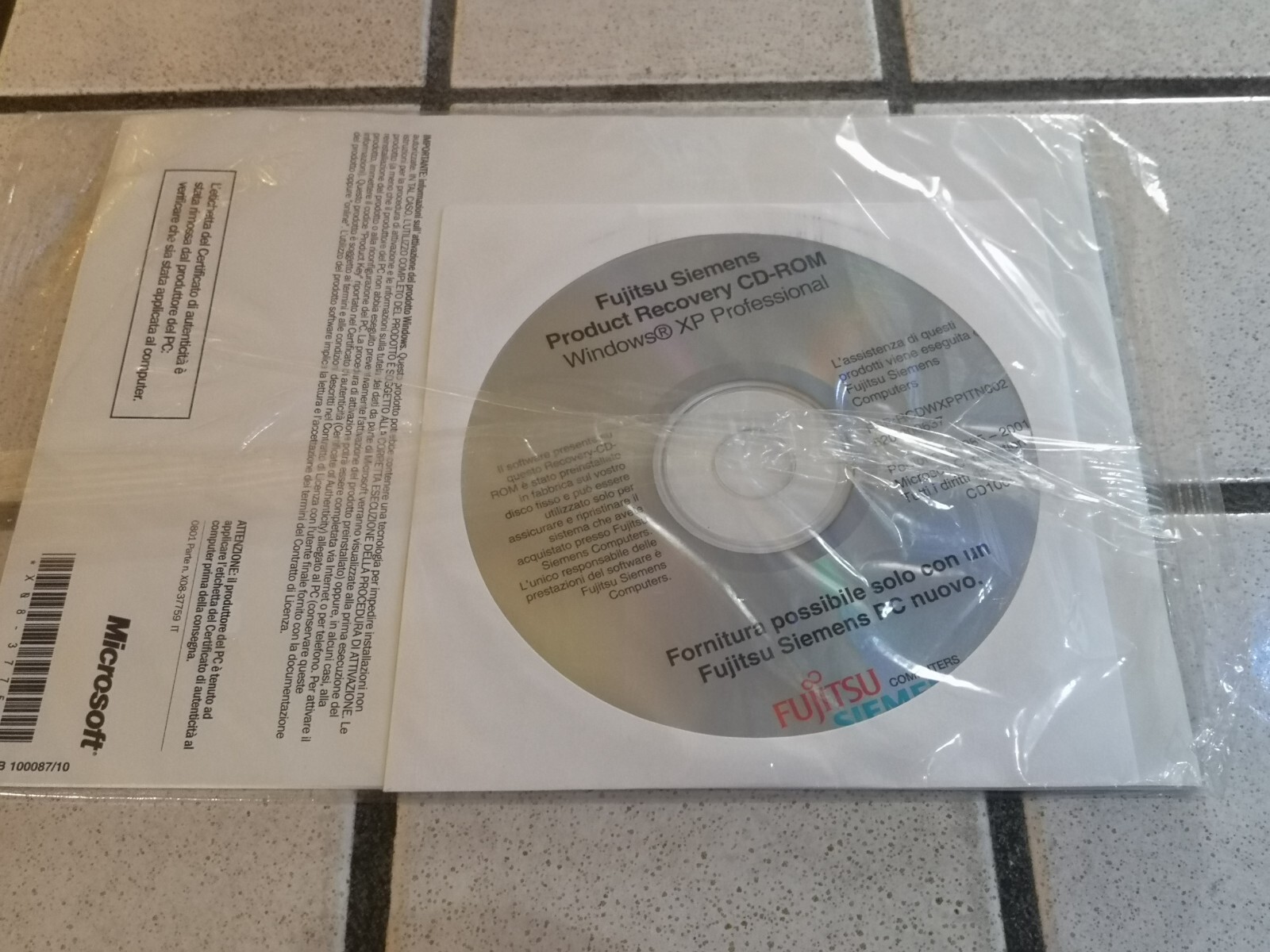 Microsoft Windows XP PROFESSIONAL CD + BOOK NO PRODUCT KEY