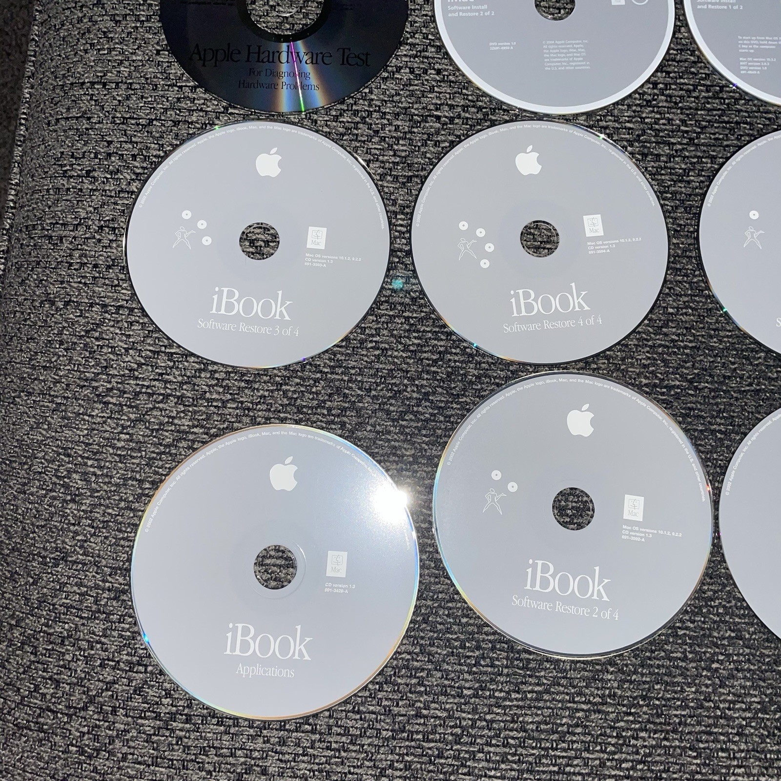Rare Vintage Apple 16 Disc DVD CD iBook 691-3539-A Install Media 2004 iPhoto 1.3