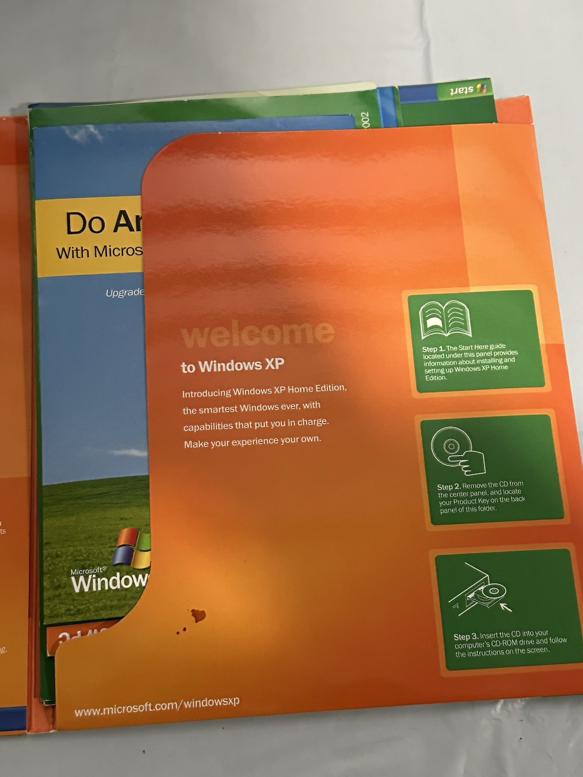 Microsoft Windows XP Home Edition – Full Version with Service Pack 2 CD-ROM