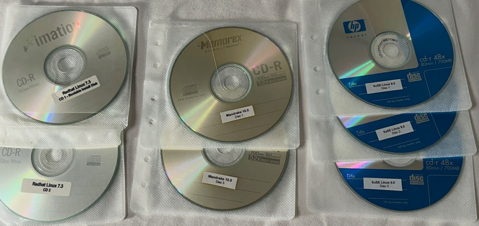 LOT of Three Linux OS – Redhat Linux 7.3 – Mandrake 10.0 – SuSE Linux 9.0 – CDR