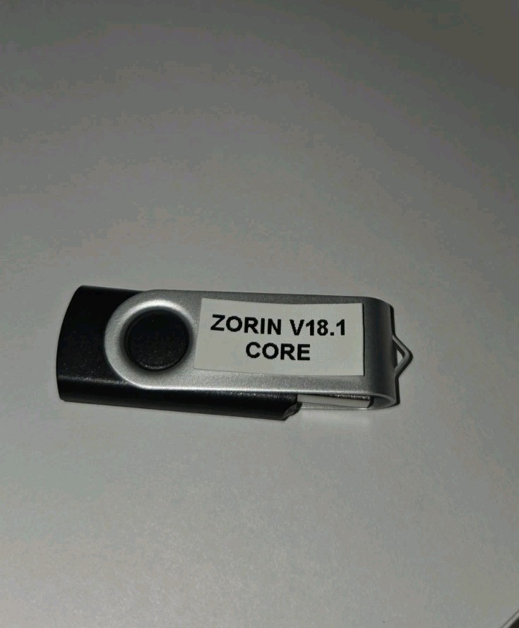 Linux Zorin OS 18 Core, 64-bit, Bootable Live and Install USB Flash Drive