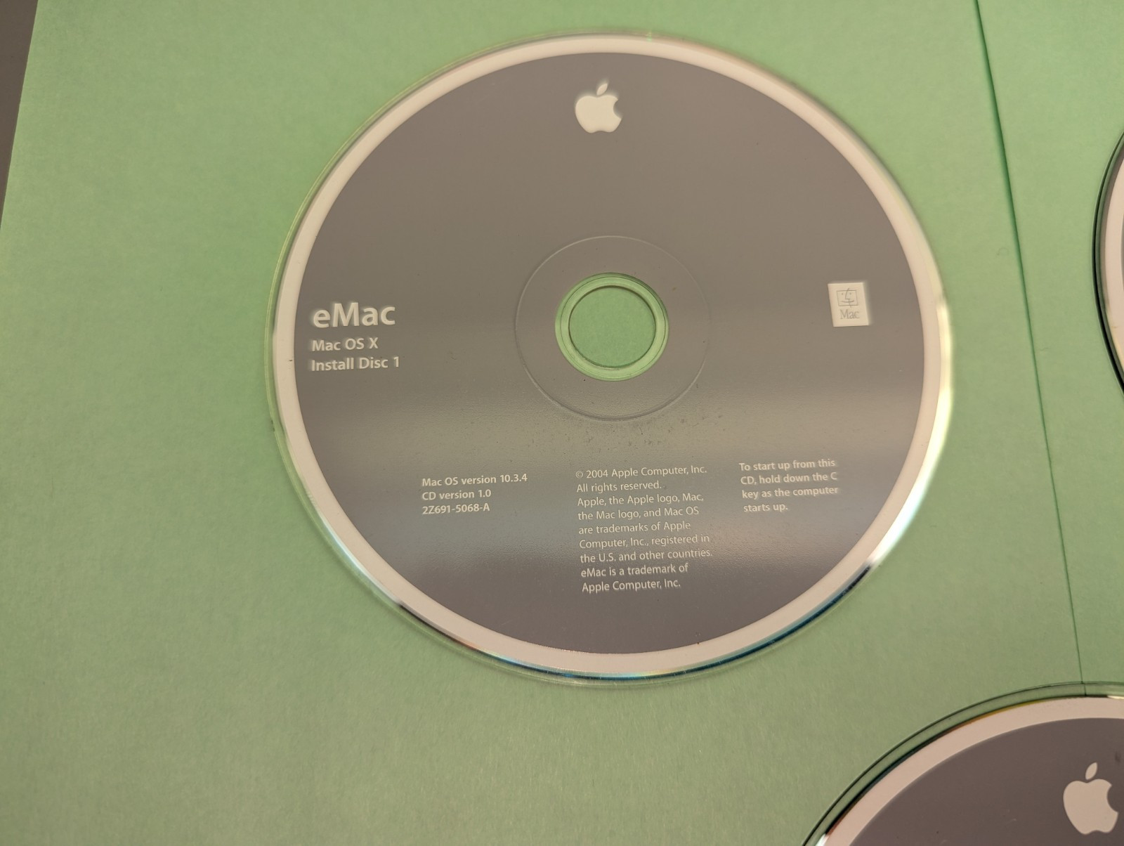 Apple Macintosh eMac (2004) Software Install/Restoration CD’s
