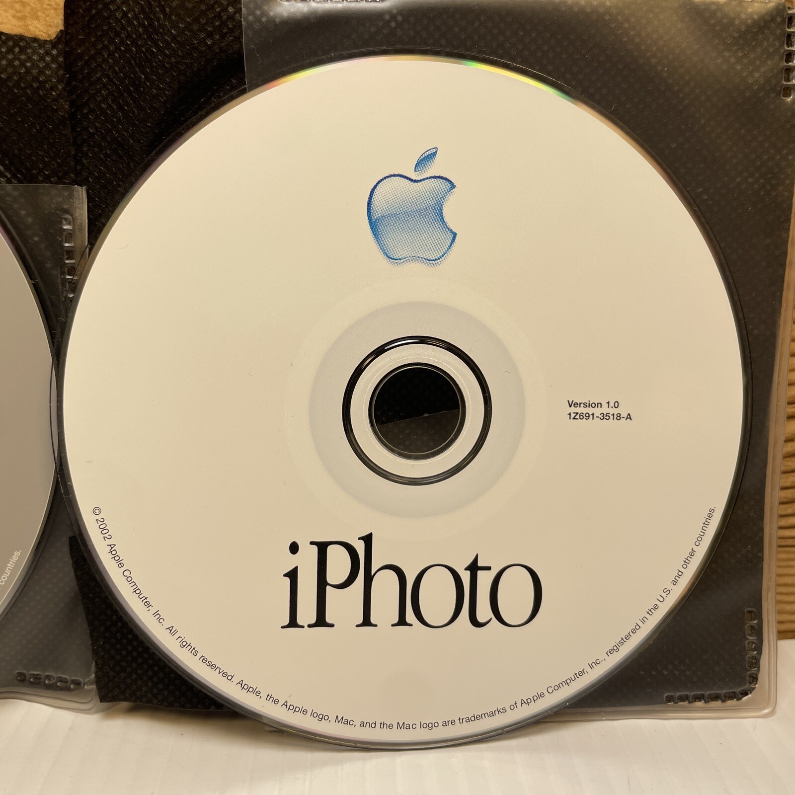 Apple Mac OS X Version 10.1.3 Developer Tools And iPhoto 1.0 – Free Shipping NM
