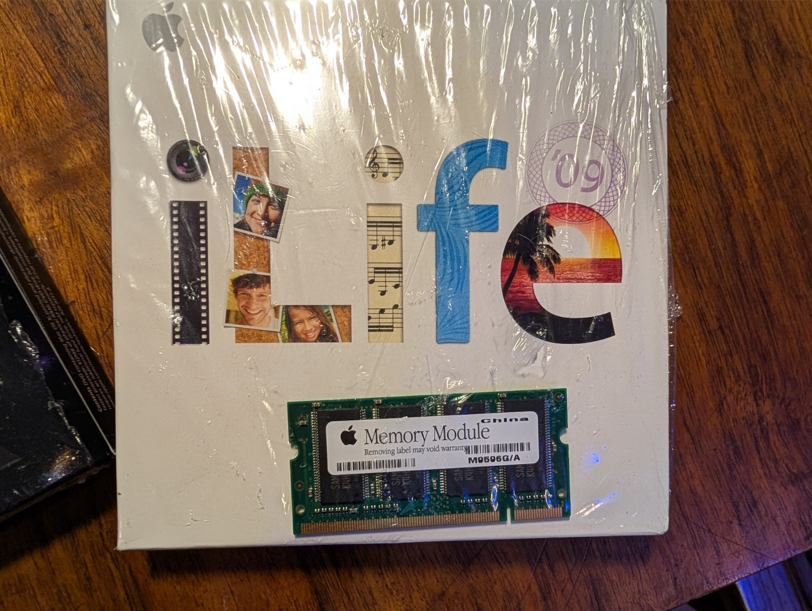 Apple Mac OS X 10.5.6 Leopard Retail and Life 09 & DVD & Memory Module