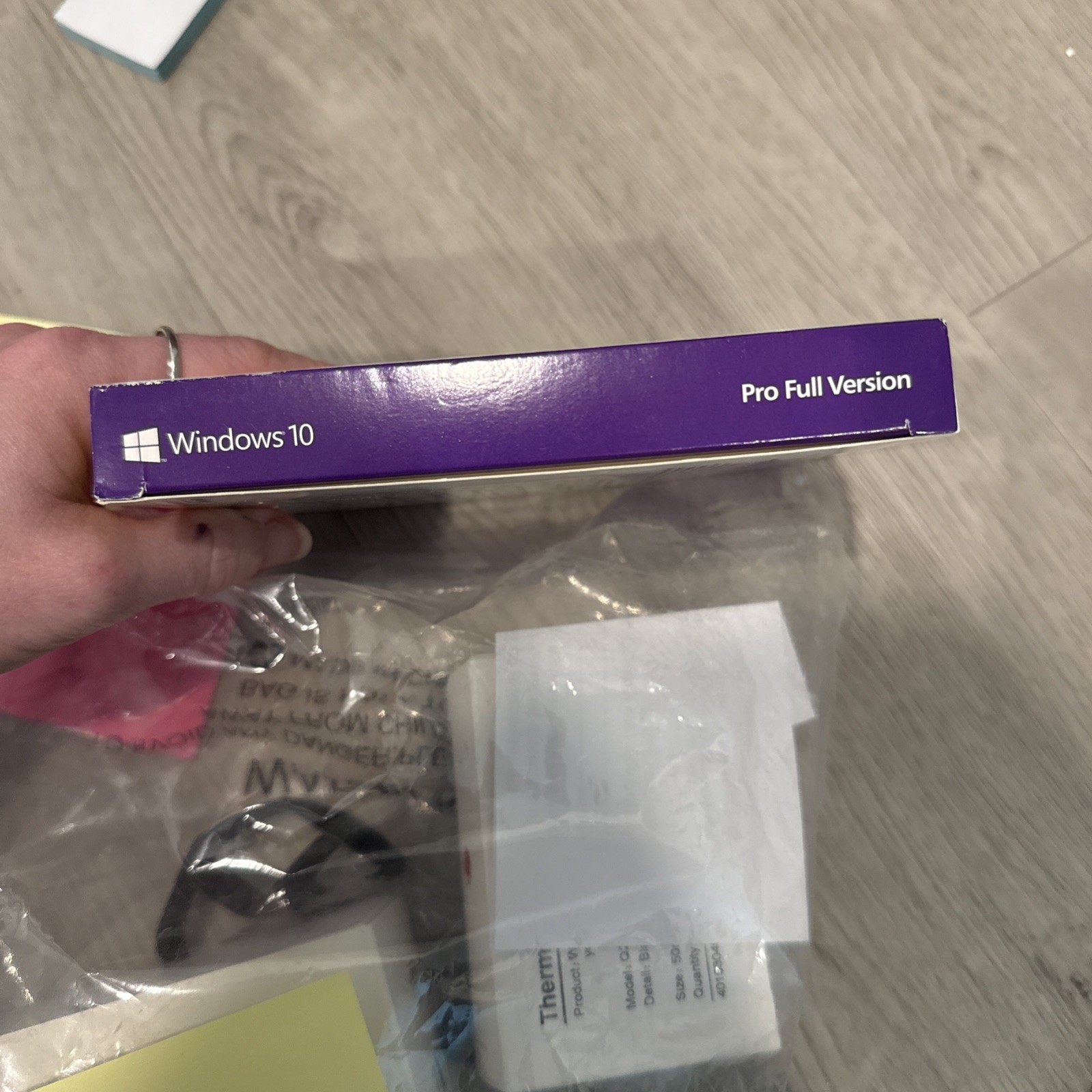 Microsoft Windows 10 Pro 32/64 Bit Flash Drive (FQC08789)