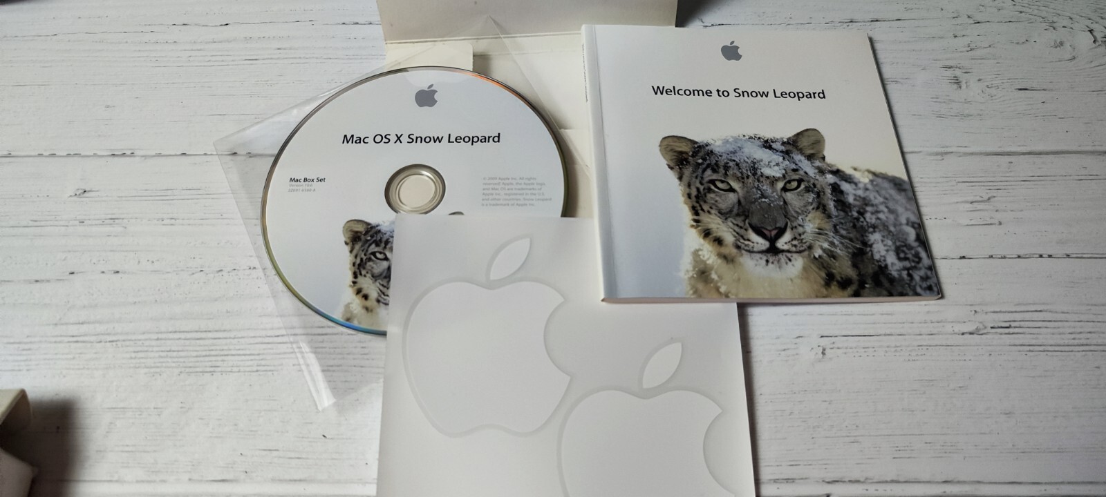 Apple Mac Set Includes Mac OS X Snow Leopard iLife 09 iWork 09 MC209Z/A w/ OS X