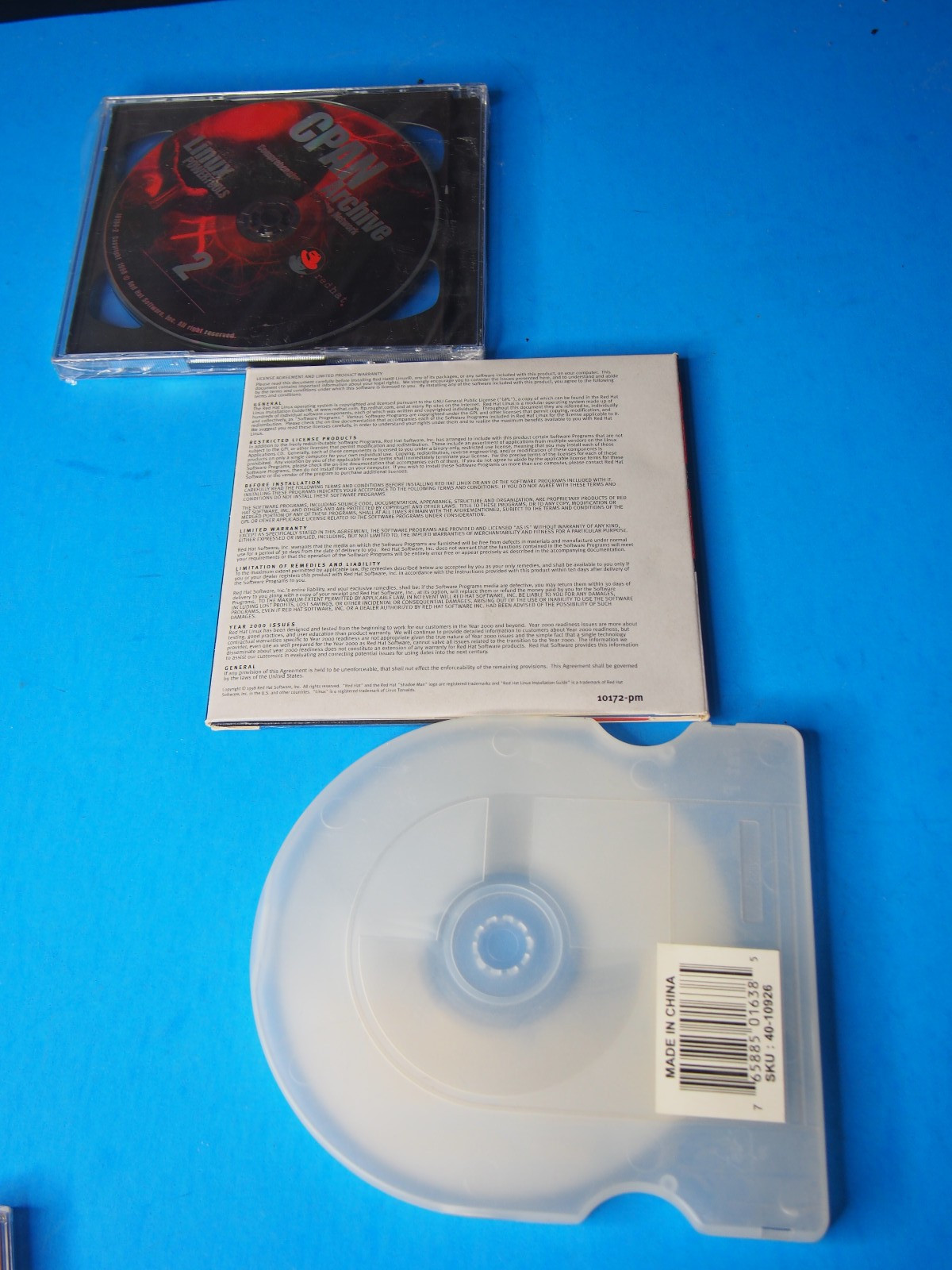 The Complete Redhat Linux 5.1 Operating System – CD-ROMs /Powertools / Using QUE