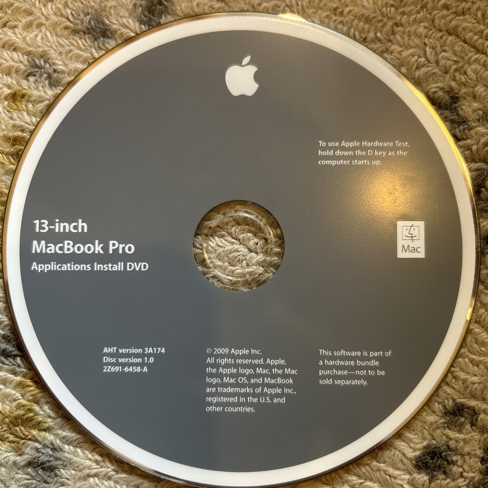 13 Inch MacBook Pro Install DVDs 10.5.7 – Untested